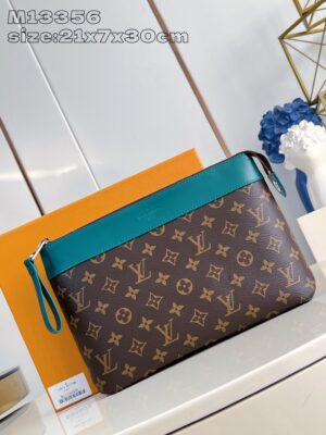 Louis Vuitton	Pochette Voyage Souple
