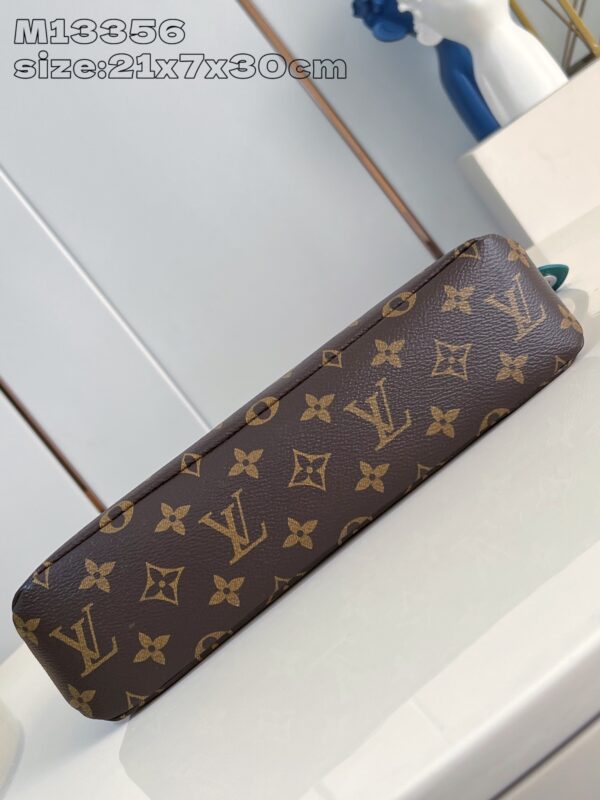 Louis Vuitton	Pochette Voyage Souple