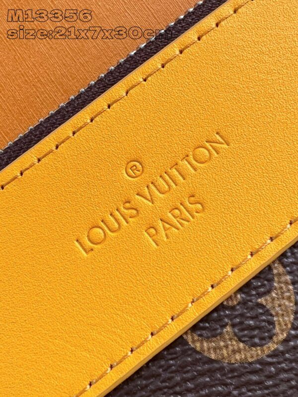 Louis Vuitton	Pochette Voyage Souple