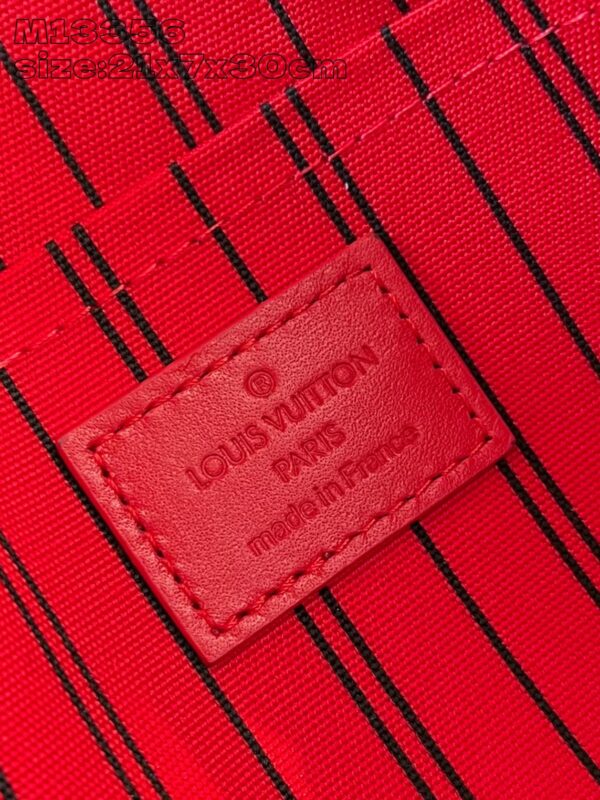 Louis Vuitton	Pochette Voyage Souple