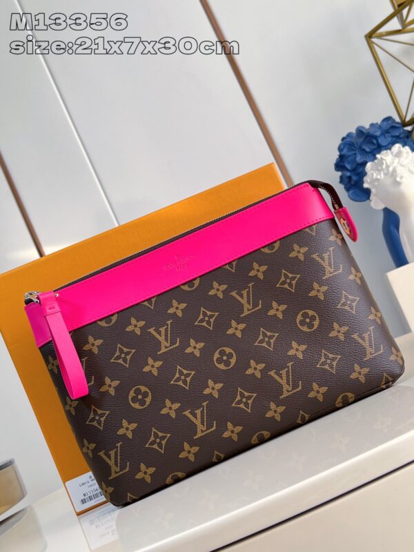 Louis Vuitton	Pochette Voyage Souple