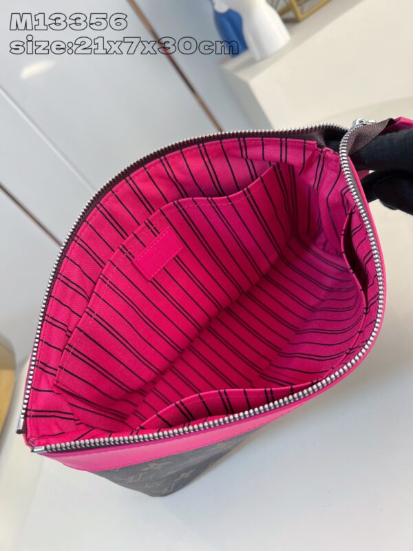Louis Vuitton	Pochette Voyage Souple
