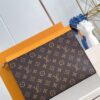 Louis Vuitton 	Pochette Voyage MM