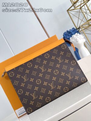 Louis Vuitton 	Pochette Voyage MM