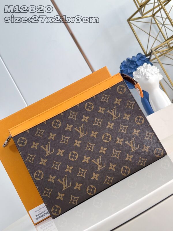 Louis Vuitton 	Pochette Voyage MM