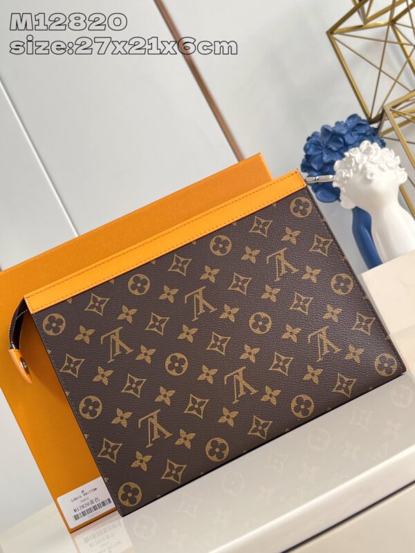 Louis Vuitton 	Pochette Voyage MM