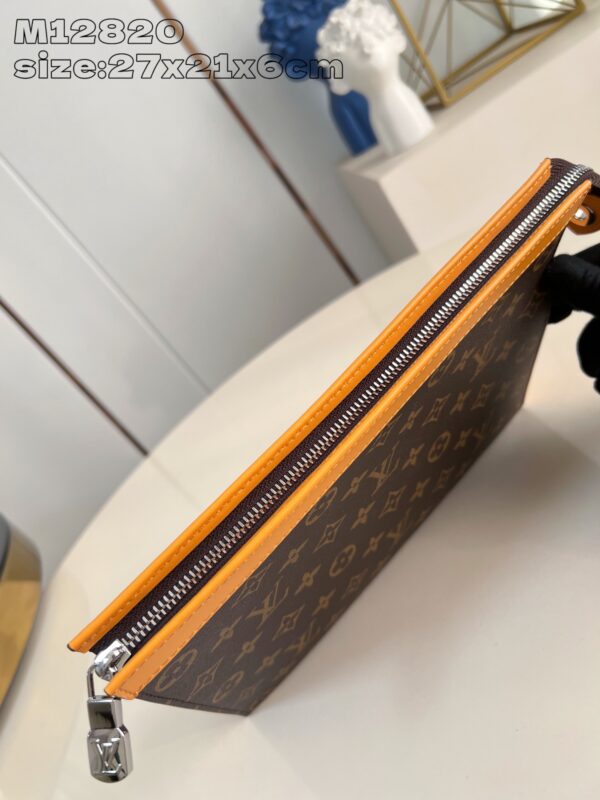 Louis Vuitton 	Pochette Voyage MM