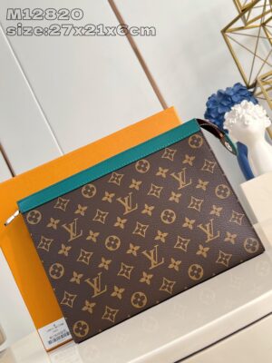 Louis Vuitton 	Pochette Voyage MM