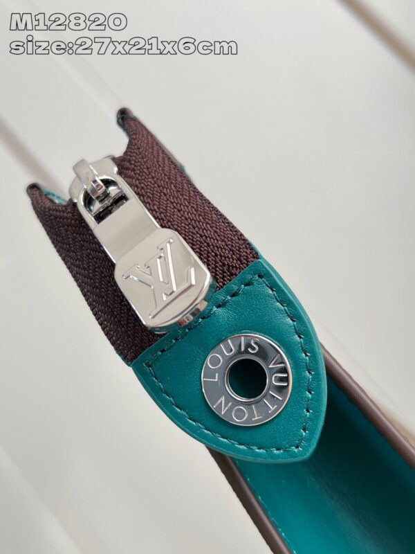 Louis Vuitton 	Pochette Voyage MM