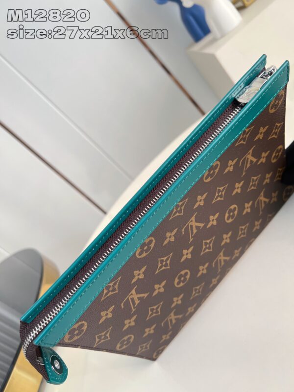 Louis Vuitton 	Pochette Voyage MM