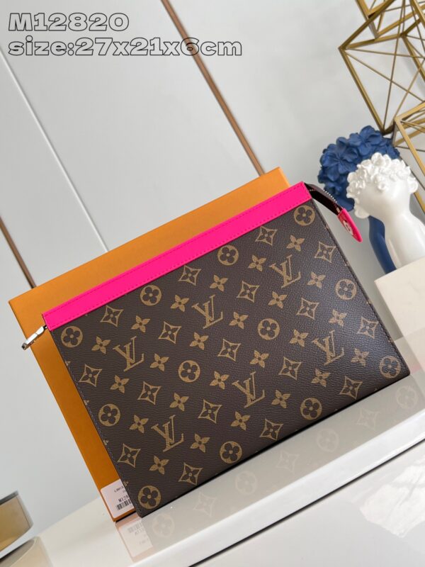 Louis Vuitton 	Pochette Voyage MM
