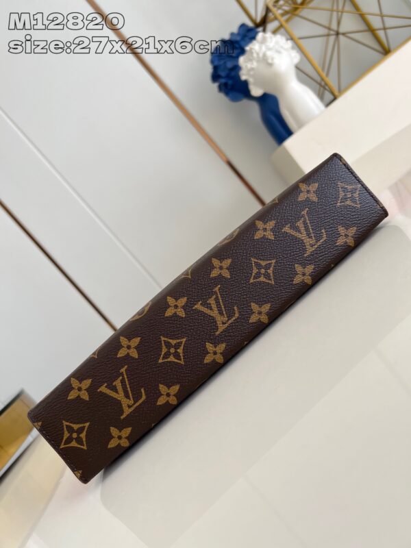 Louis Vuitton 	Pochette Voyage MM