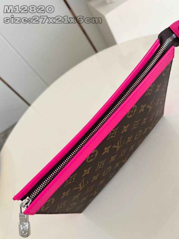 Louis Vuitton 	Pochette Voyage MM