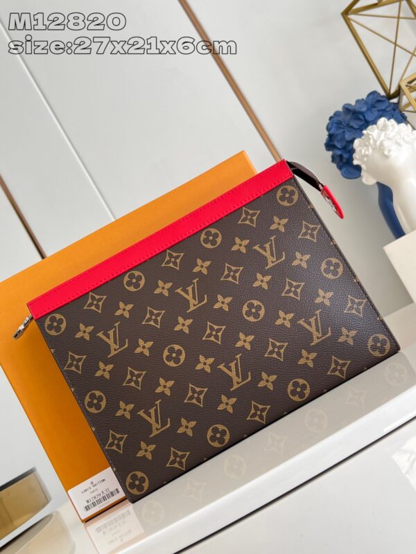 Louis Vuitton 	Pochette Voyage MM