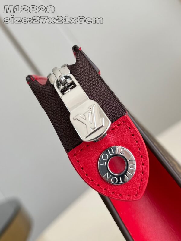 Louis Vuitton 	Pochette Voyage MM