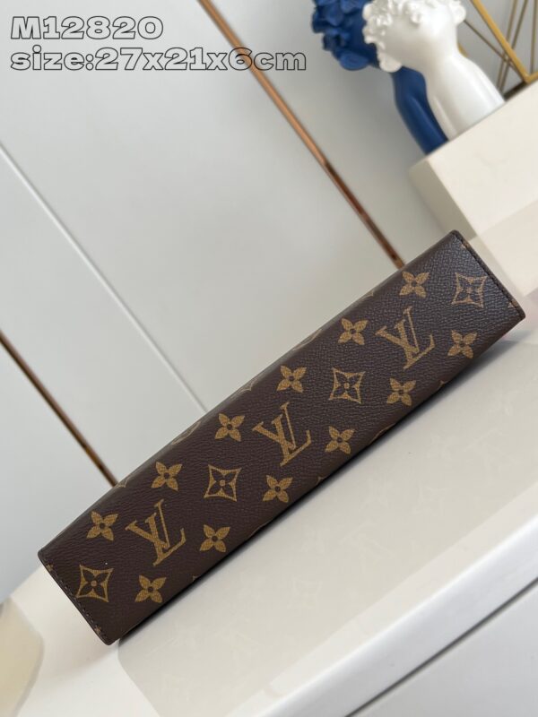 Louis Vuitton 	Pochette Voyage MM
