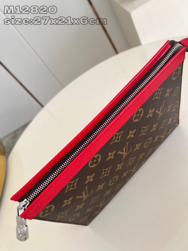 Louis Vuitton 	Pochette Voyage MM