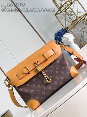 Louis Vuitton	Steamer Crossbody