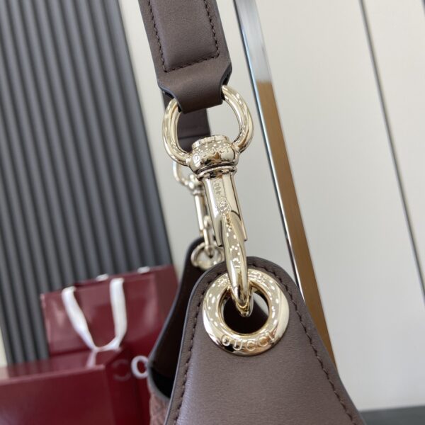 GUCCI B LARGE SHOULDER BAG