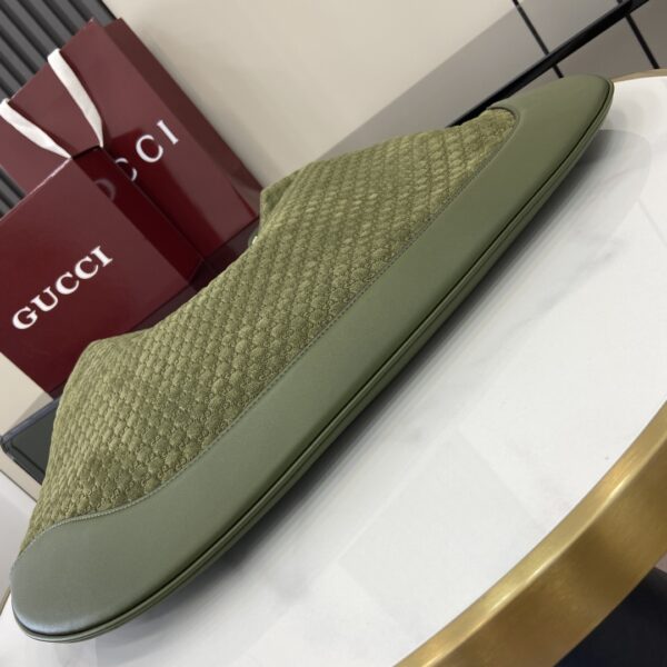 GUCCI B LARGE SHOULDER BAG