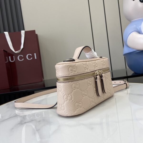 GUCCI EMBLEM SMALL BAG