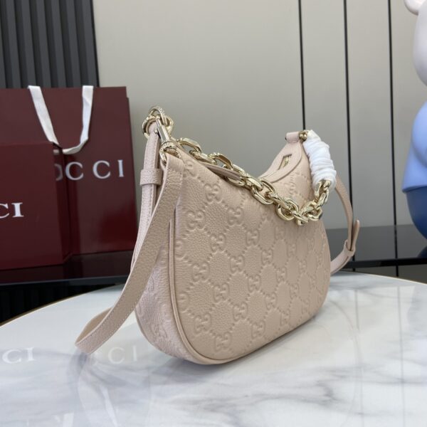 GUCCI EMBLEM MEDIUM SHOULDER BAG