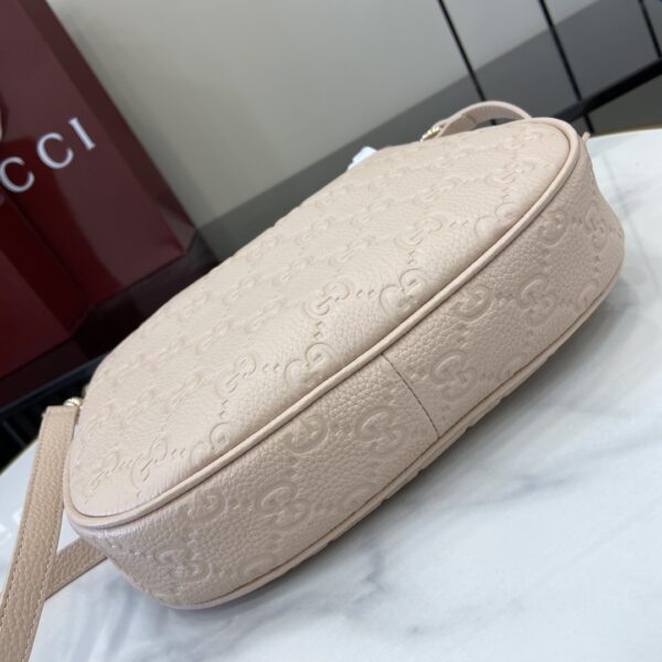 GUCCI EMBLEM MEDIUM SHOULDER BAG