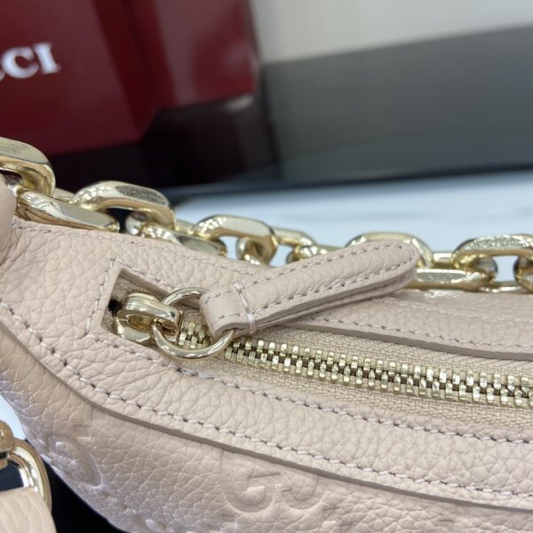 GUCCI EMBLEM MEDIUM SHOULDER BAG