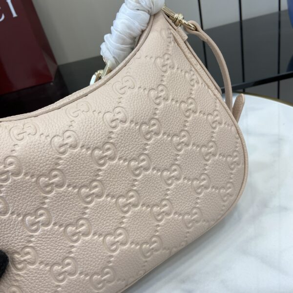 GUCCI EMBLEM MEDIUM SHOULDER BAG