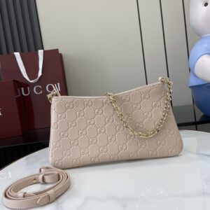 GUCCI EMBLEM MEDIUM SHOULDER BAG