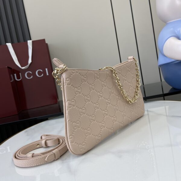 GUCCI EMBLEM MEDIUM SHOULDER BAG