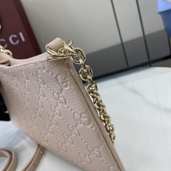 GUCCI EMBLEM MEDIUM SHOULDER BAG