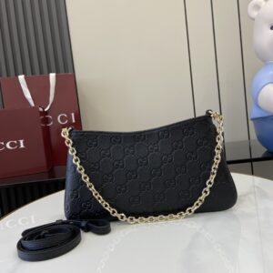 GUCCI EMBLEM MEDIUM SHOULDER BAG