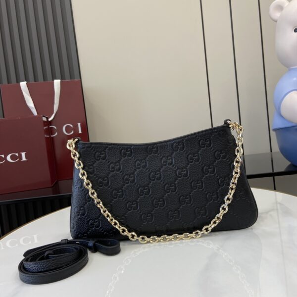 GUCCI EMBLEM MEDIUM SHOULDER BAG