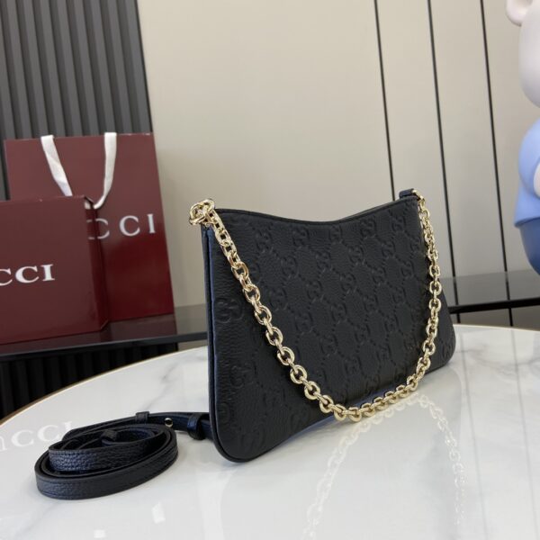 GUCCI EMBLEM MEDIUM SHOULDER BAG