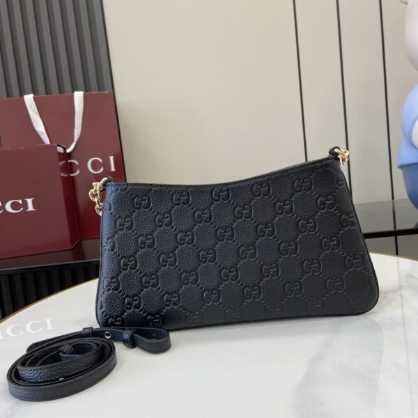 GUCCI EMBLEM MEDIUM SHOULDER BAG