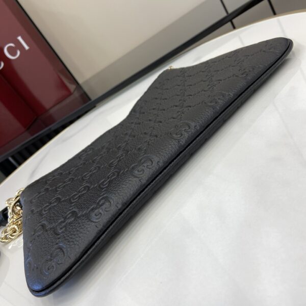 GUCCI EMBLEM MEDIUM SHOULDER BAG