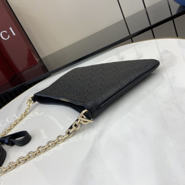 GUCCI EMBLEM MEDIUM SHOULDER BAG