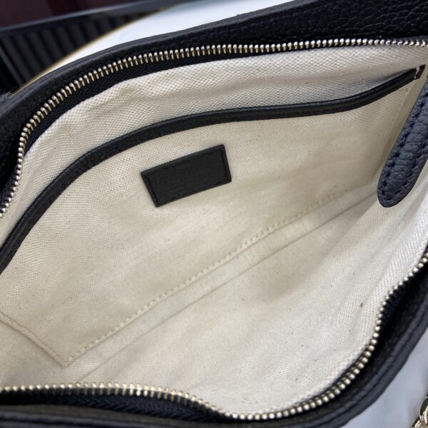 GUCCI EMBLEM MEDIUM SHOULDER BAG