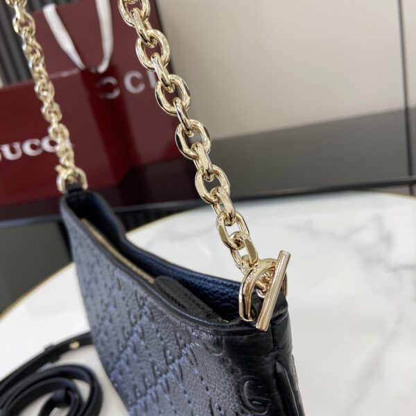 GUCCI EMBLEM MEDIUM SHOULDER BAG