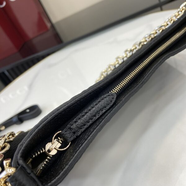 GUCCI EMBLEM MEDIUM SHOULDER BAG