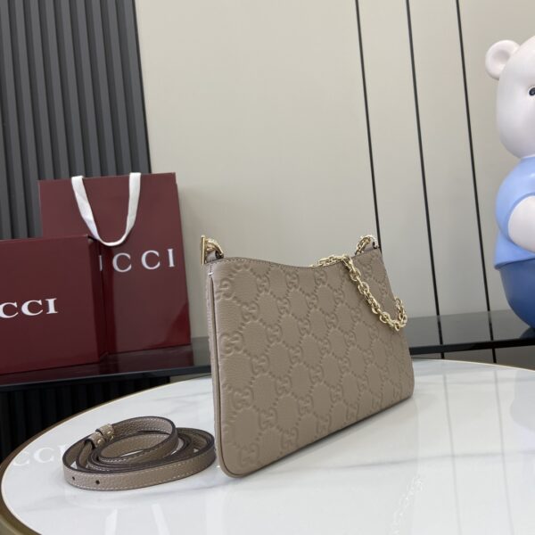 GUCCI EMBLEM MEDIUM SHOULDER BAG