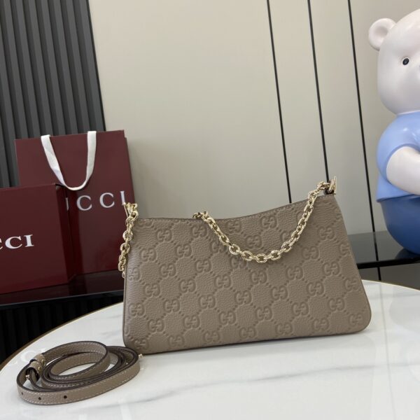GUCCI EMBLEM MEDIUM SHOULDER BAG