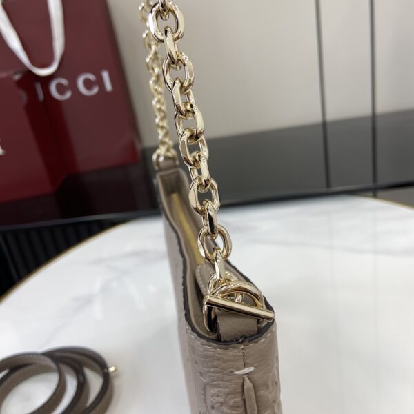 GUCCI EMBLEM MEDIUM SHOULDER BAG