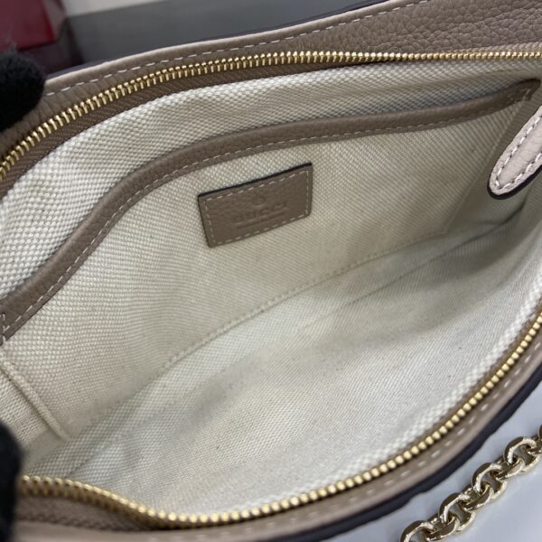 GUCCI EMBLEM MEDIUM SHOULDER BAG