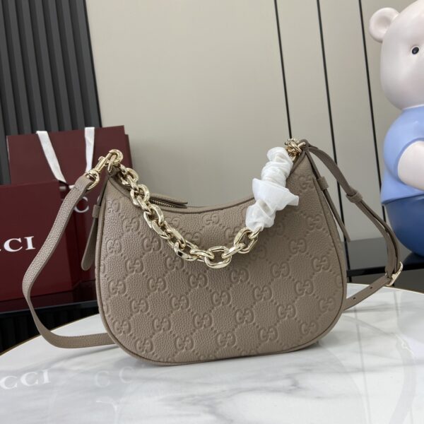 GUCCI EMBLEM MEDIUM SHOULDER BAG