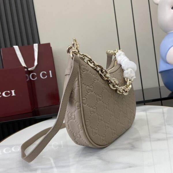 GUCCI EMBLEM MEDIUM SHOULDER BAG