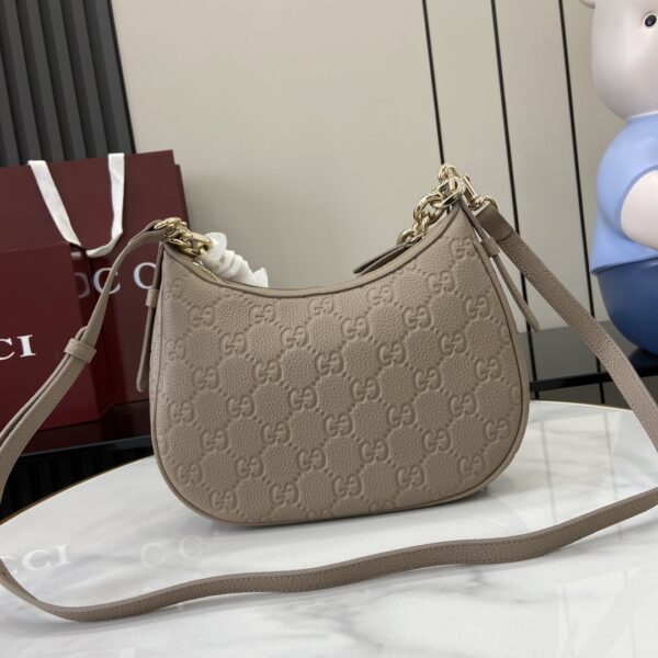 GUCCI EMBLEM MEDIUM SHOULDER BAG