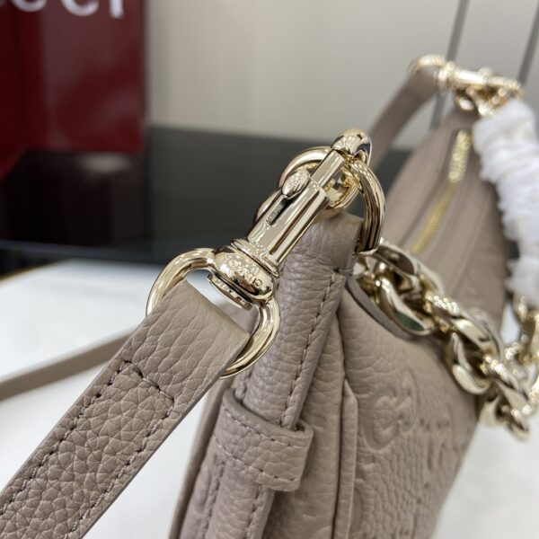 GUCCI EMBLEM MEDIUM SHOULDER BAG