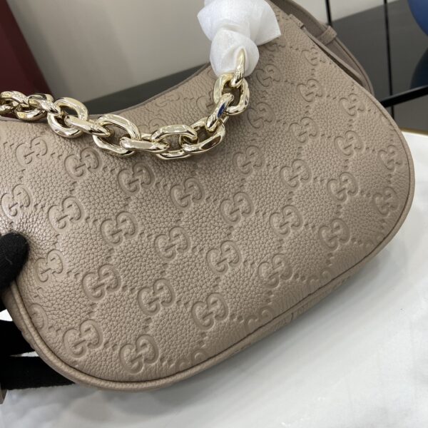 GUCCI EMBLEM MEDIUM SHOULDER BAG